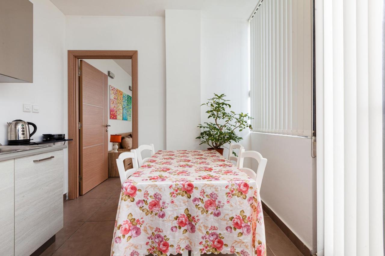 Appartamento Perfect Seaview Penthouse St. Paul's Bay Esterno foto