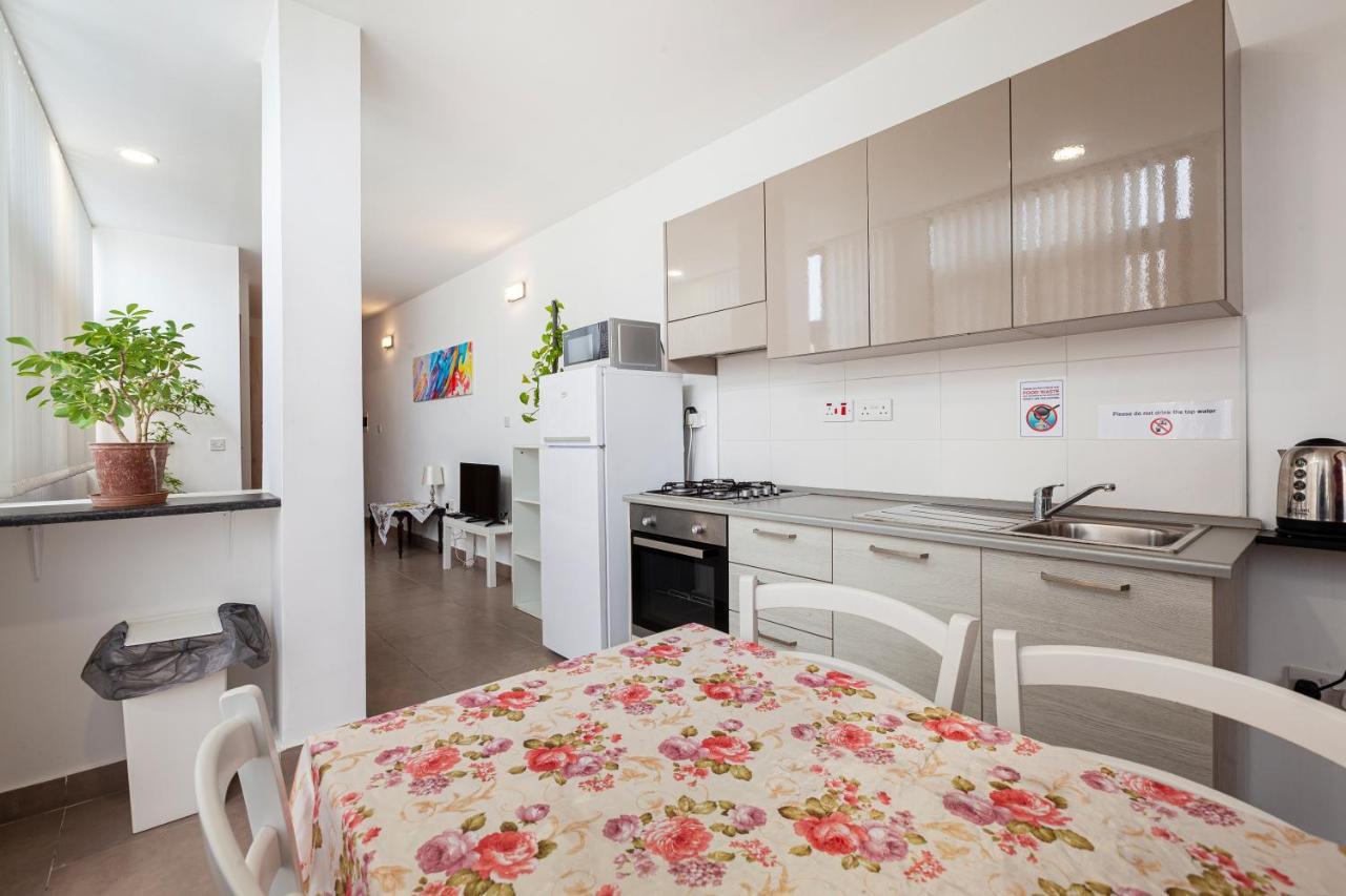 Appartamento Perfect Seaview Penthouse St. Paul's Bay Esterno foto