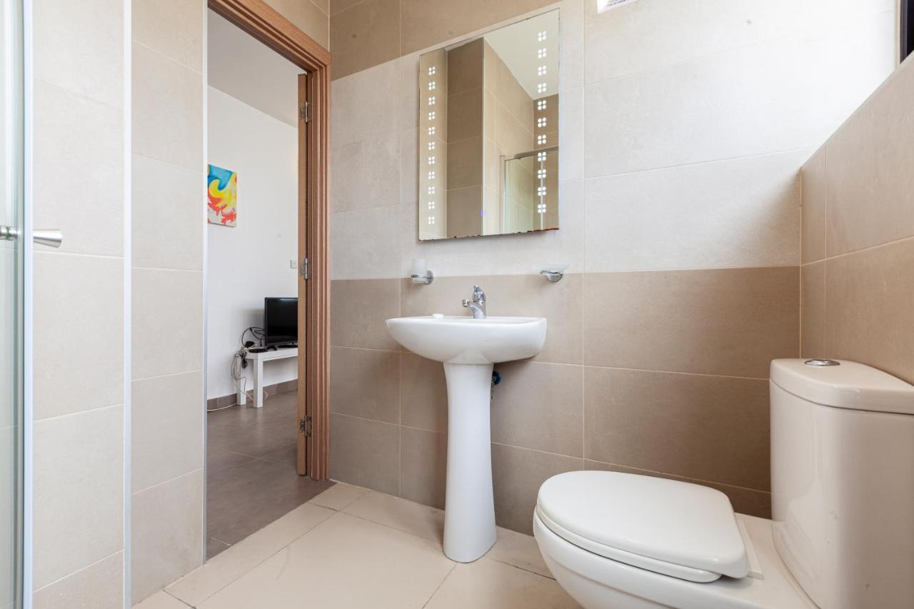 Appartamento Perfect Seaview Penthouse St. Paul's Bay Esterno foto